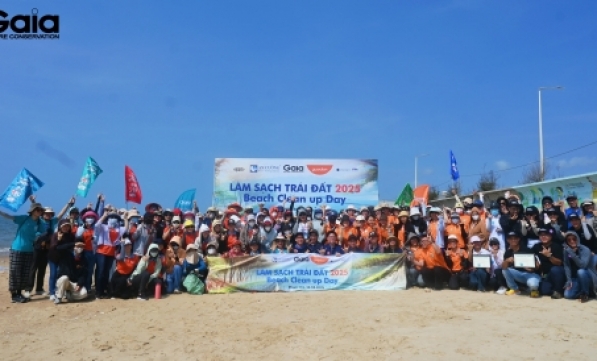 CHUNG TAY DỌN RÁC BÃI BIỂN NHÂN NGÀY TRÁI ĐẤT 2025