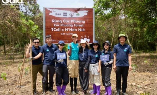 Hoa hậu H’Hen Niê đồng hành cùng T-cell và Trung tâm Bảo tồn Thiên nhiên Gaia trồng 700 cây xanh tại rừng Cúc Phương