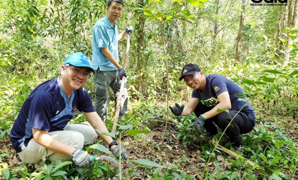 CÔNG TY PREMIER OIL CHĂM SÓC RỪNG CỘNG ĐỒNG VÀ TRẢI NGHIỆM THIÊN NHIÊN