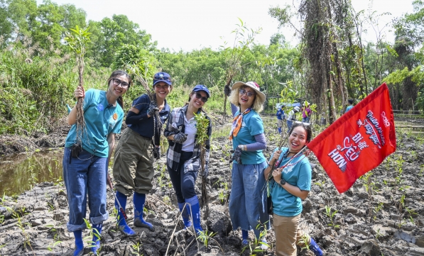TRỒNG RỪNG MÙA XUÂN